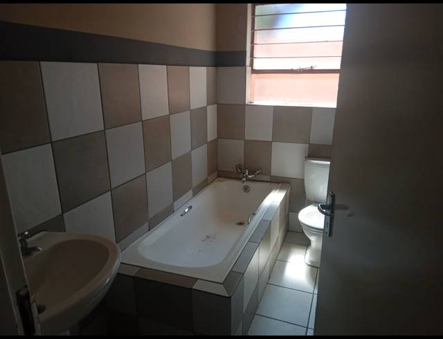 1 BEDROOM TOWNHOUSE FOR SALE IN VOSLOORUS